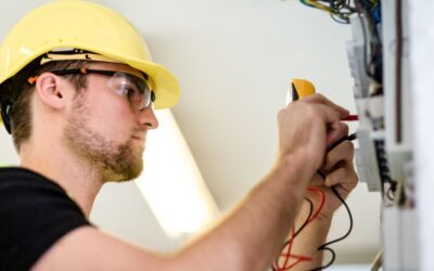 Comment devenir électricien grâce à une formation certifiée